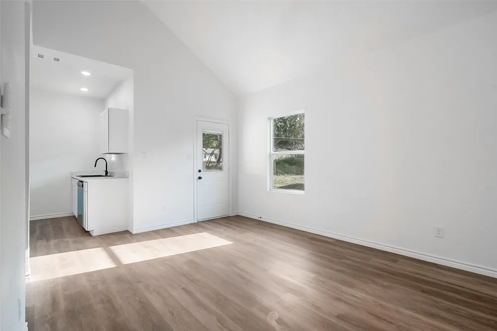 209 W Elm Street Whitewright, TX 75491
