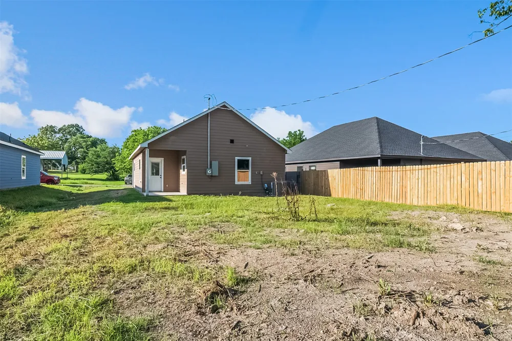 209 W Elm Street Whitewright, TX 75491