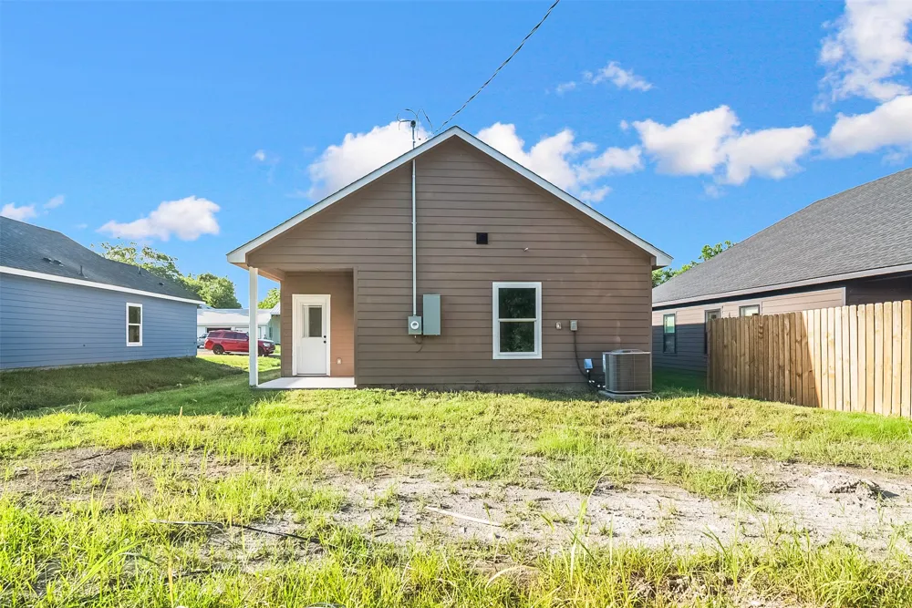 209 W Elm Street Whitewright, TX 75491