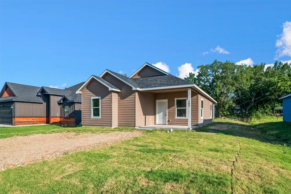 209 W Elm Street Whitewright, TX 75491