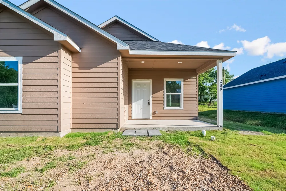 209 W Elm Street Whitewright, TX 75491