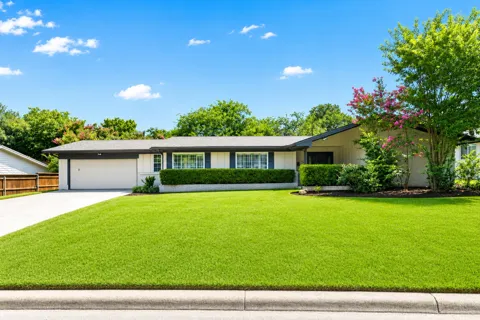 4348 Selkirk Drive W