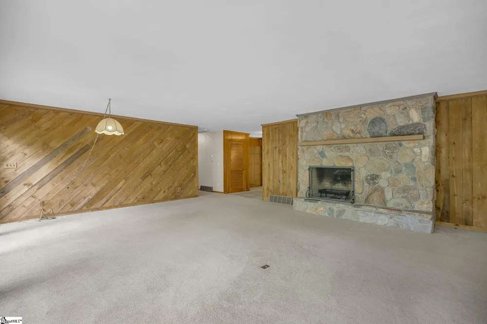 2109 Moorefield Memorial Highway Pickens, SC 29671