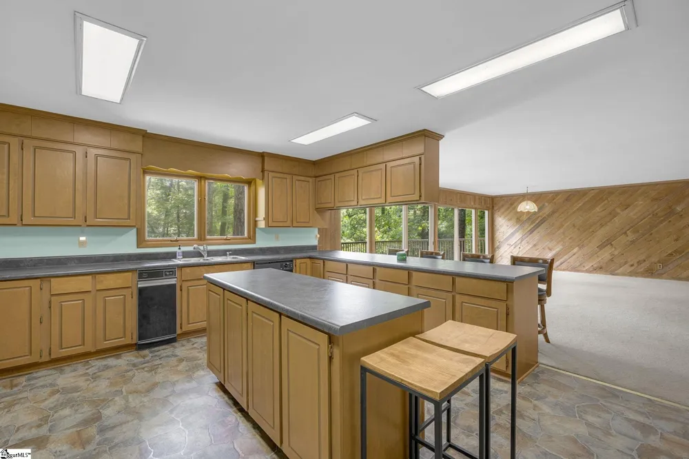 2109 Moorefield Memorial Highway Pickens, SC 29671