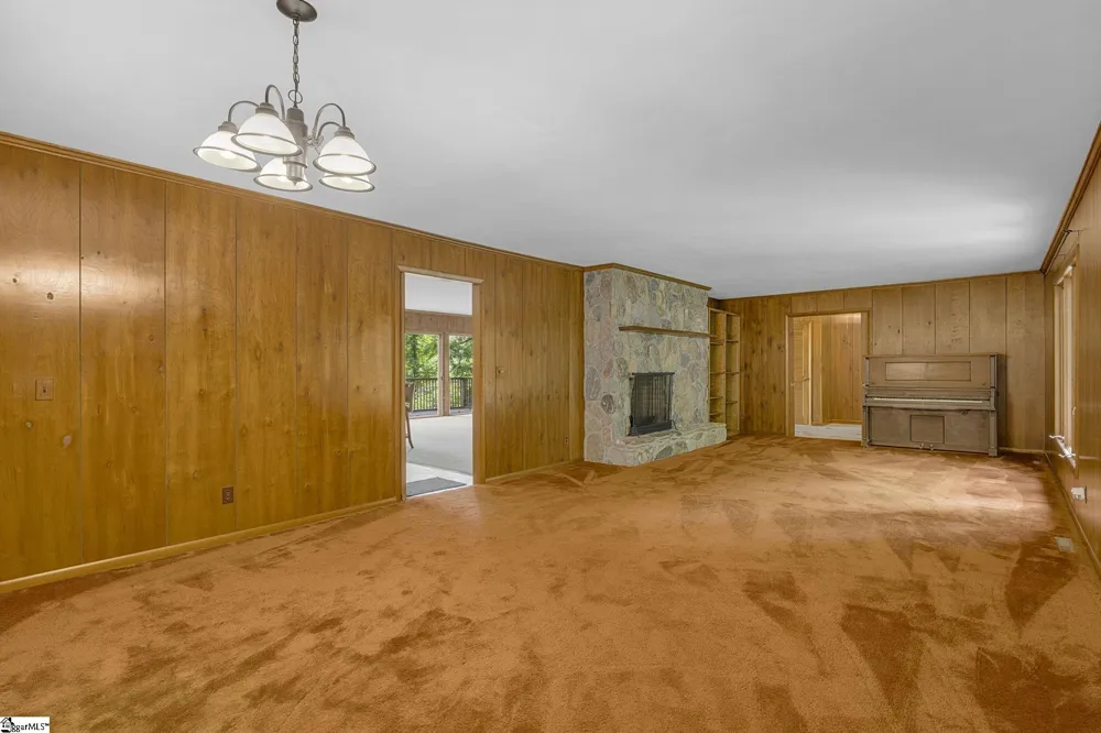 2109 Moorefield Memorial Highway Pickens, SC 29671