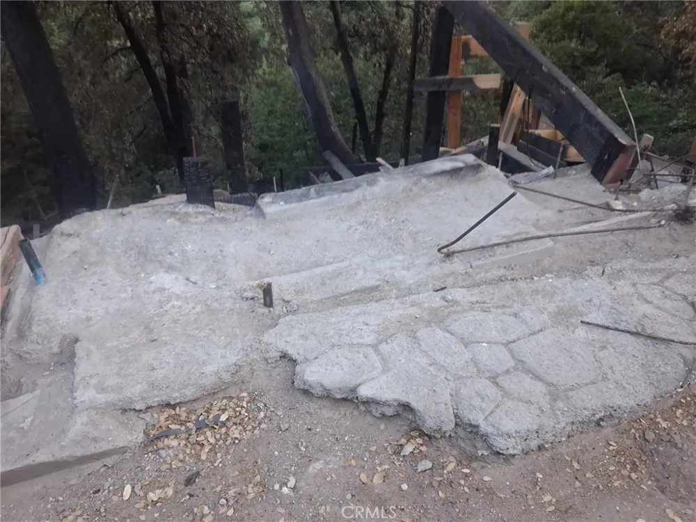 1102 Chateau Drive Crestline, CA 92325