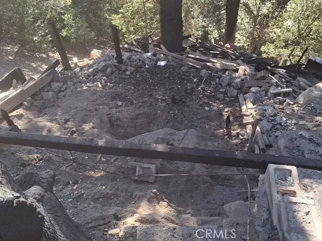 1102 Chateau Drive Crestline, CA 92325
