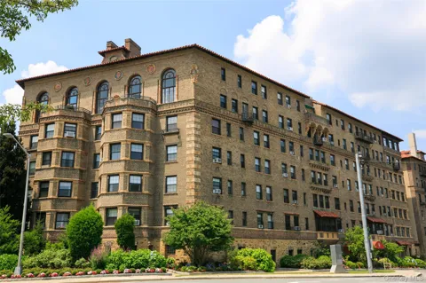 14 Chatsworth Avenue #2B
