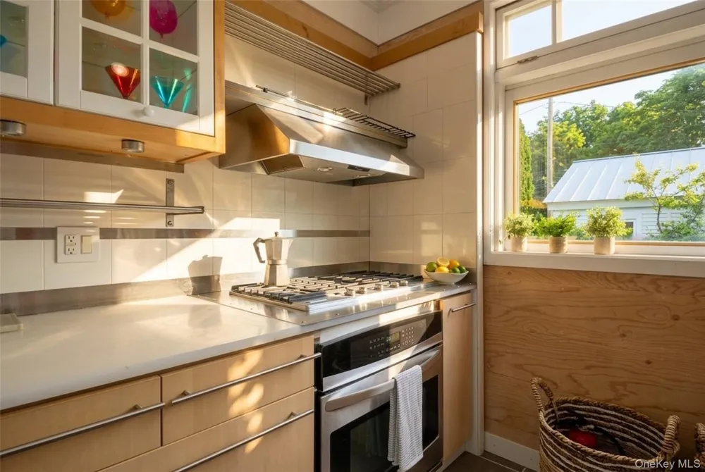 556 State Street Hudson, NY 12534
