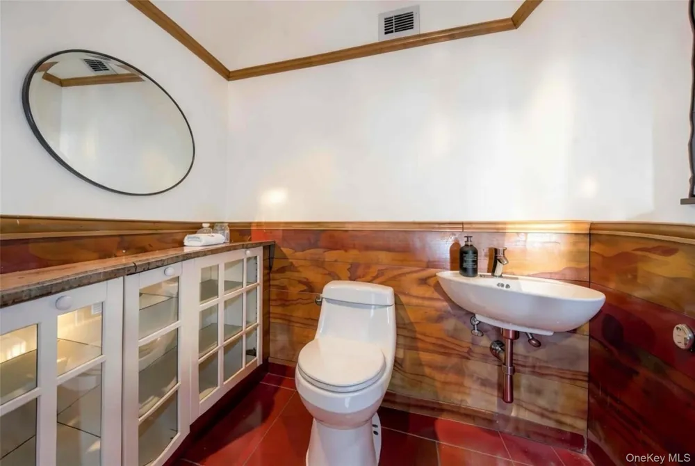 556 State Street Hudson, NY 12534