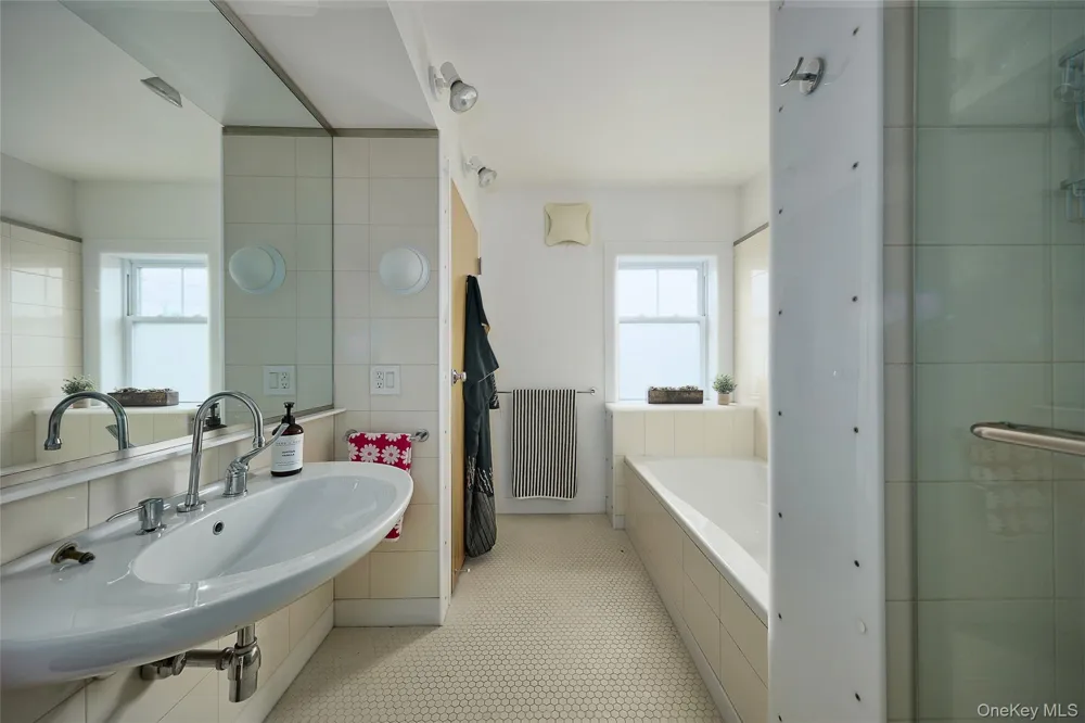 556 State Street Hudson, NY 12534