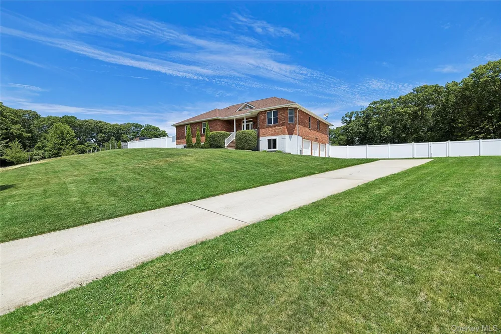 52 Mastro Road Calverton, NY 11933