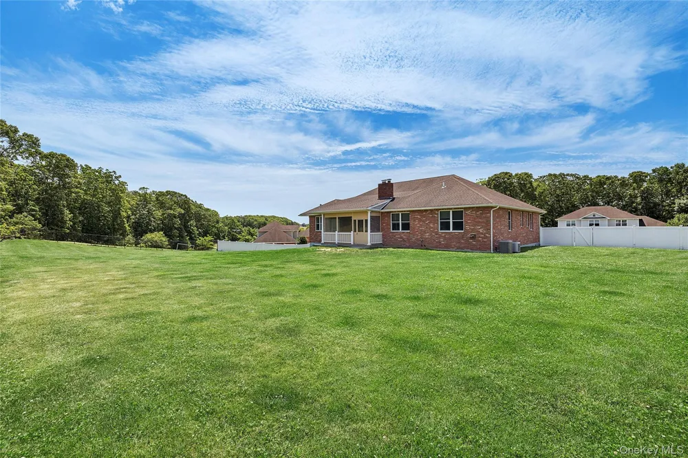 52 Mastro Road Calverton, NY 11933