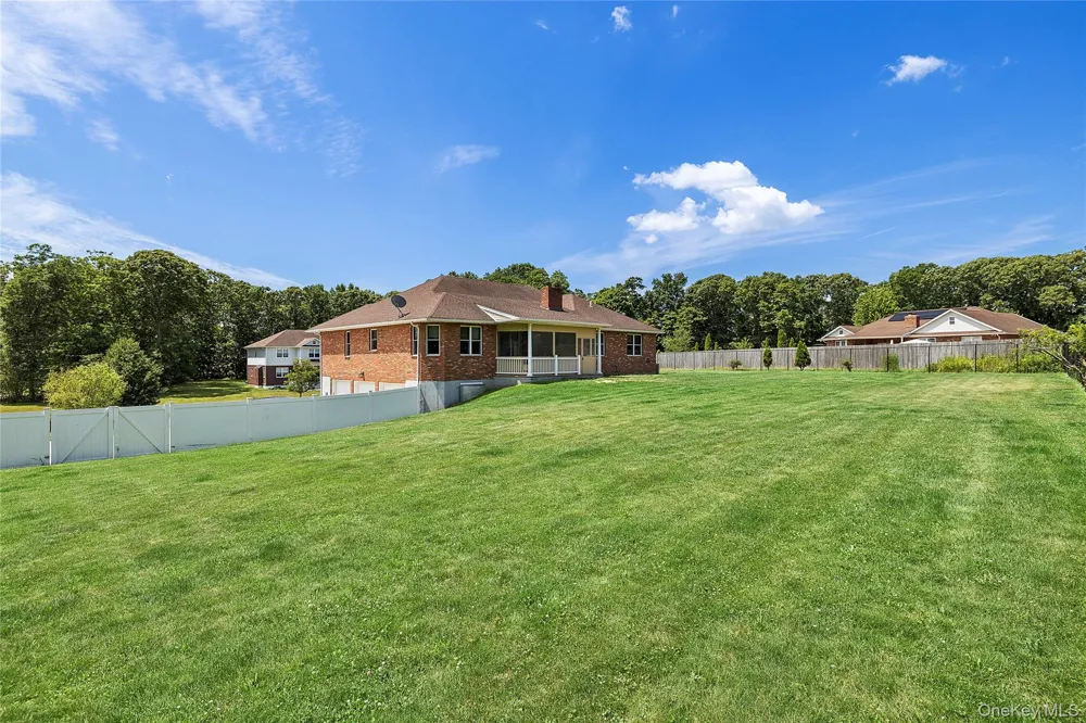 52 Mastro Road Calverton, NY 11933