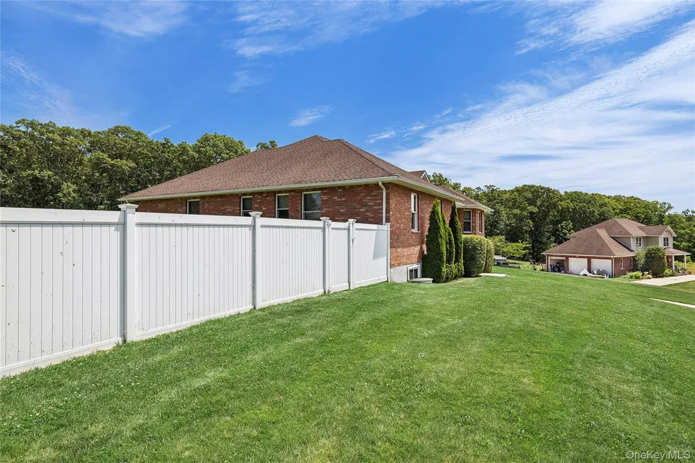 52 Mastro Road Calverton, NY 11933