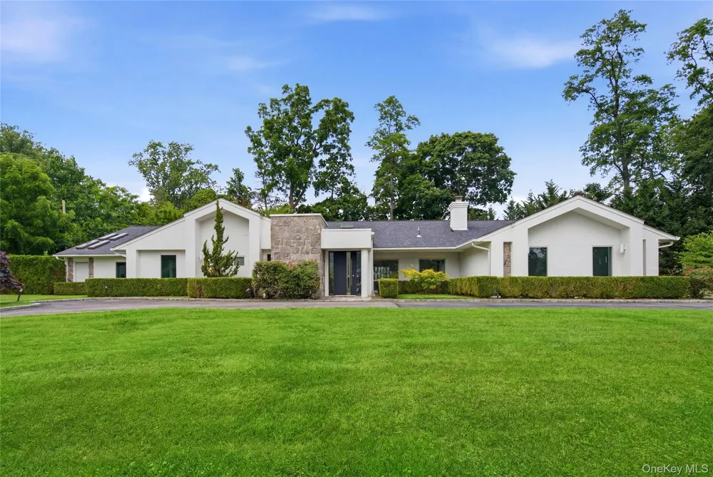 3 Engineers Road Roslyn Harbor, NY 11576