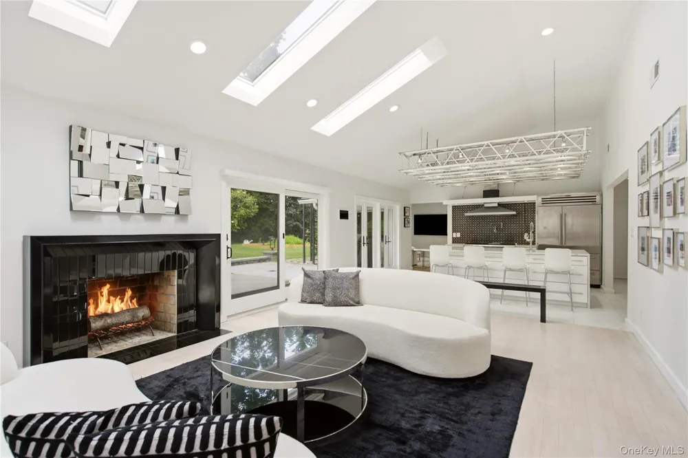 3 Engineers Road Roslyn Harbor, NY 11576