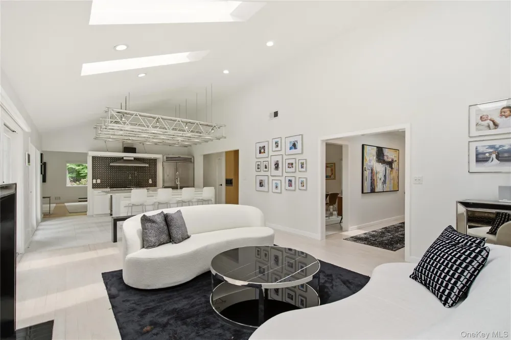 3 Engineers Road Roslyn Harbor, NY 11576