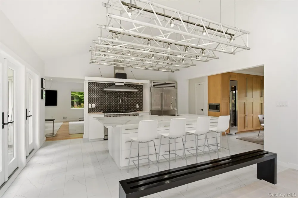3 Engineers Road Roslyn Harbor, NY 11576