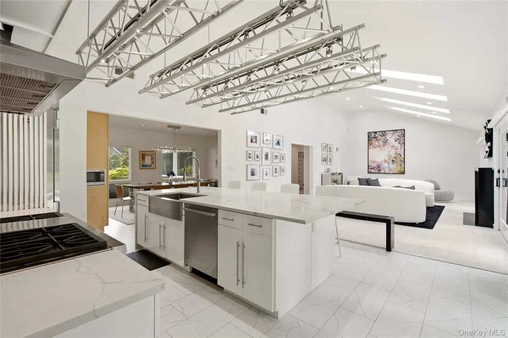 3 Engineers Road Roslyn Harbor, NY 11576