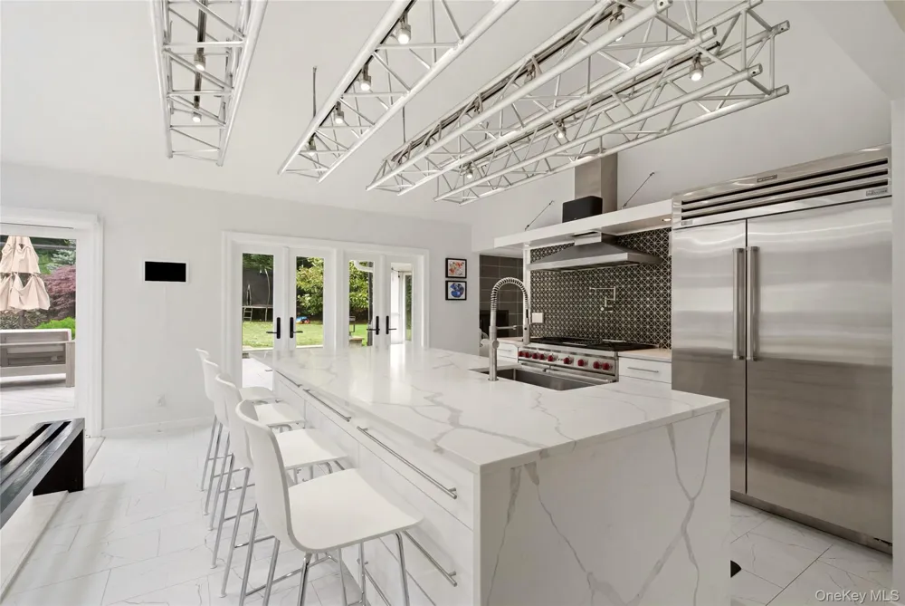 3 Engineers Road Roslyn Harbor, NY 11576