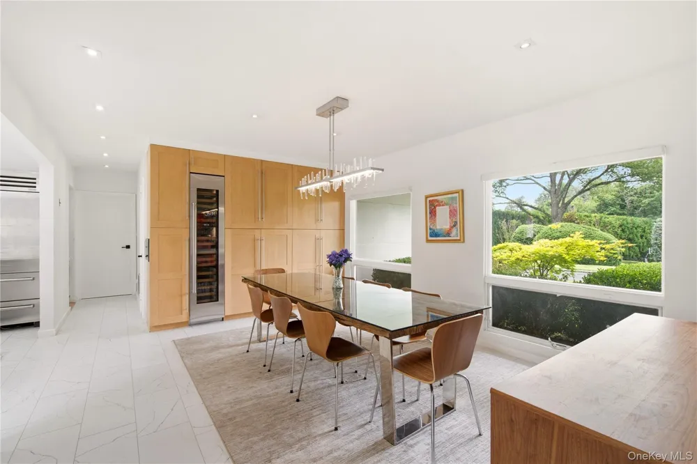 3 Engineers Road Roslyn Harbor, NY 11576