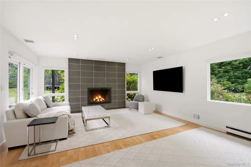 3 Engineers Road Roslyn Harbor, NY 11576