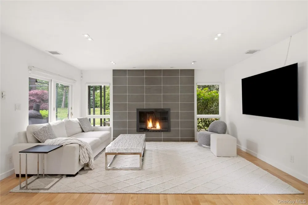3 Engineers Road Roslyn Harbor, NY 11576