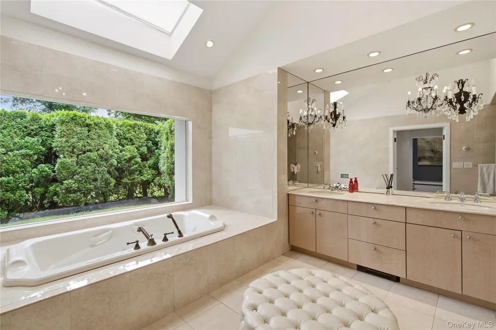 3 Engineers Road Roslyn Harbor, NY 11576