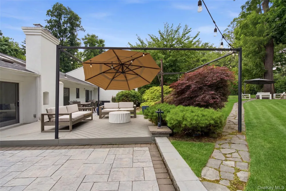 3 Engineers Road Roslyn Harbor, NY 11576
