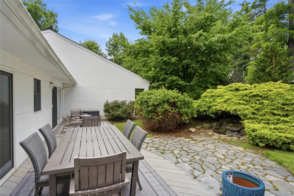 3 Engineers Road Roslyn Harbor, NY 11576