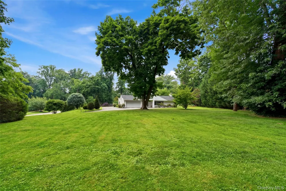 3 Engineers Road Roslyn Harbor, NY 11576