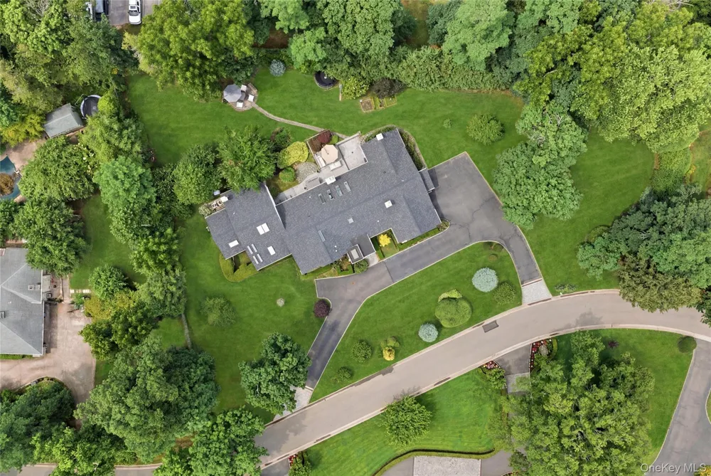 3 Engineers Road Roslyn Harbor, NY 11576