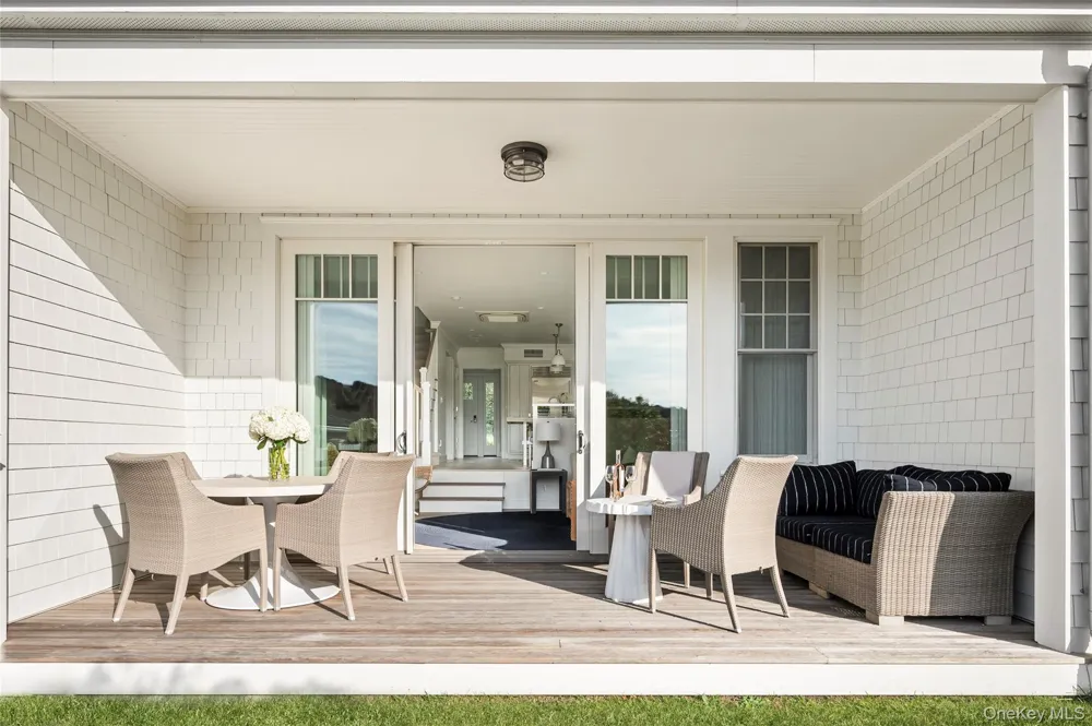 57 Old Boathouse Lane S Hampton Bays, NY 11946