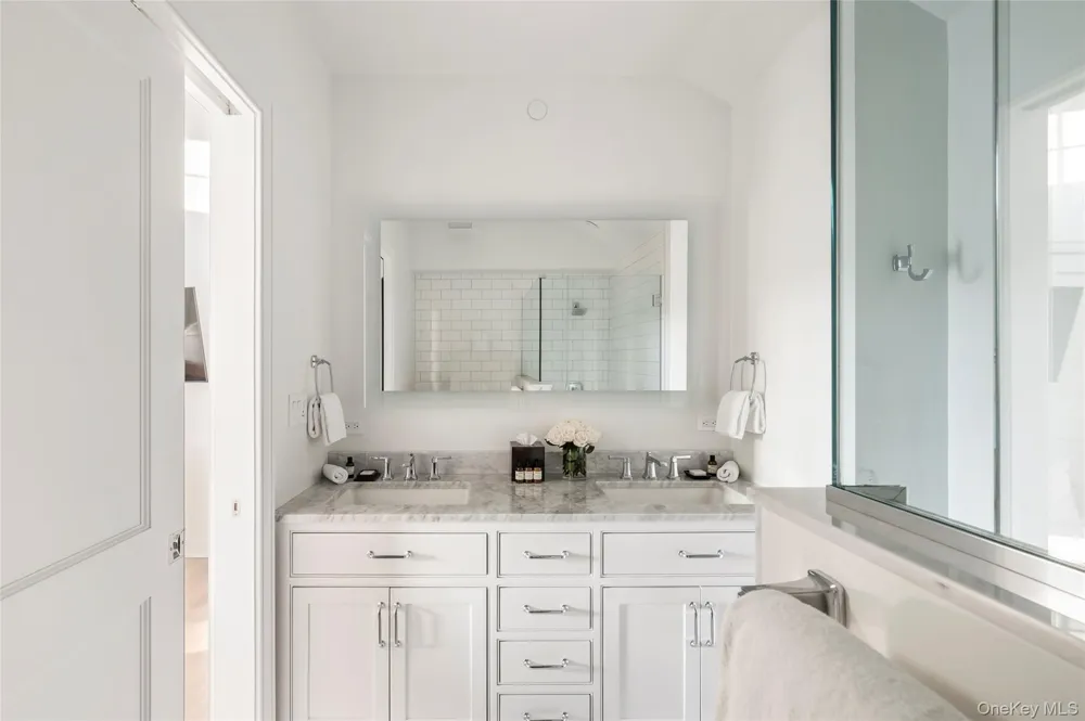 57 Old Boathouse Lane S Hampton Bays, NY 11946