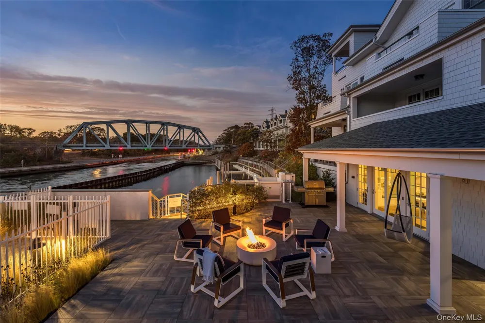 57 Old Boathouse Lane S Hampton Bays, NY 11946