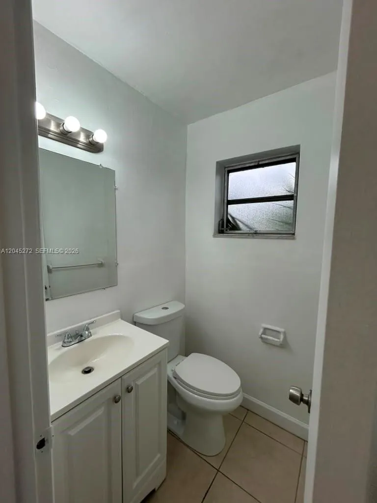 2435 Van Buren St #APT 1B Hollywood, FL 33020