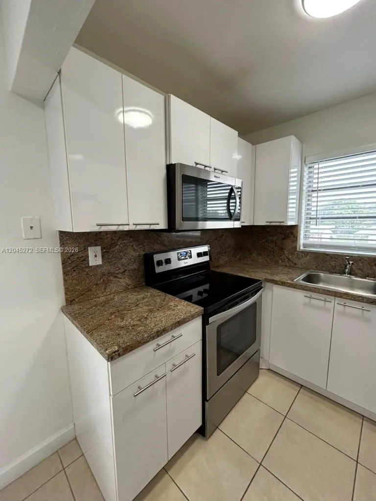 2435 Van Buren St #APT 1B Hollywood, FL 33020