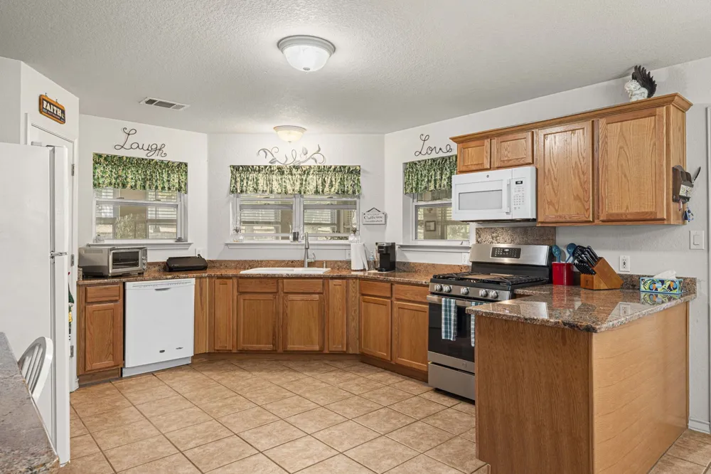 220 Clydesdale Drive Dale, TX 78616