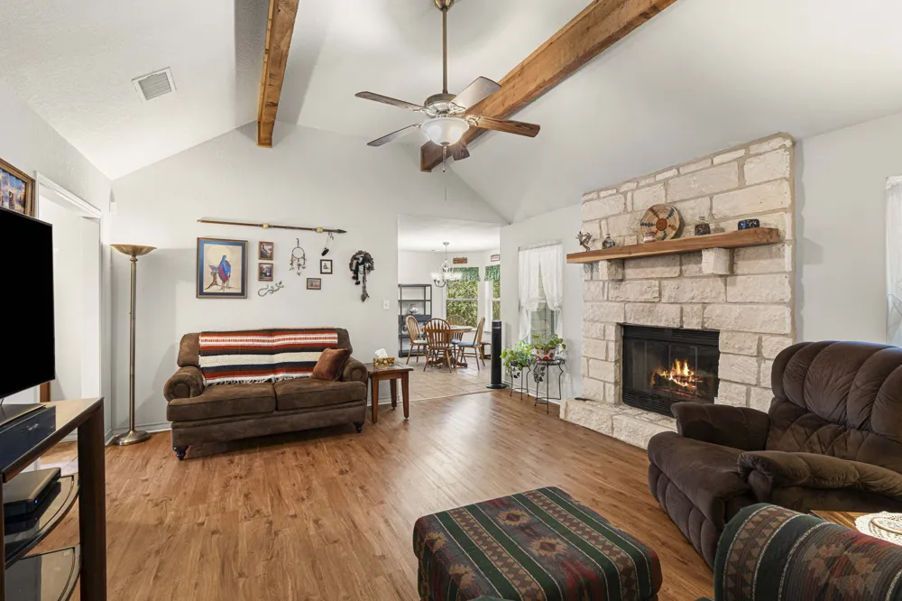 220 Clydesdale Drive Dale, TX 78616