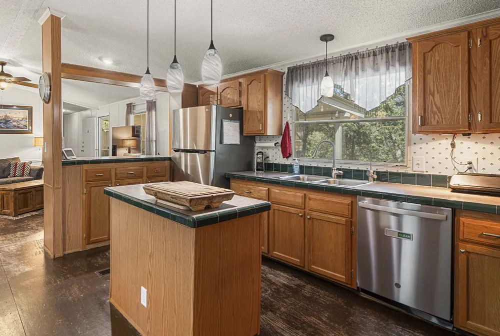 220 Clydesdale Drive Dale, TX 78616