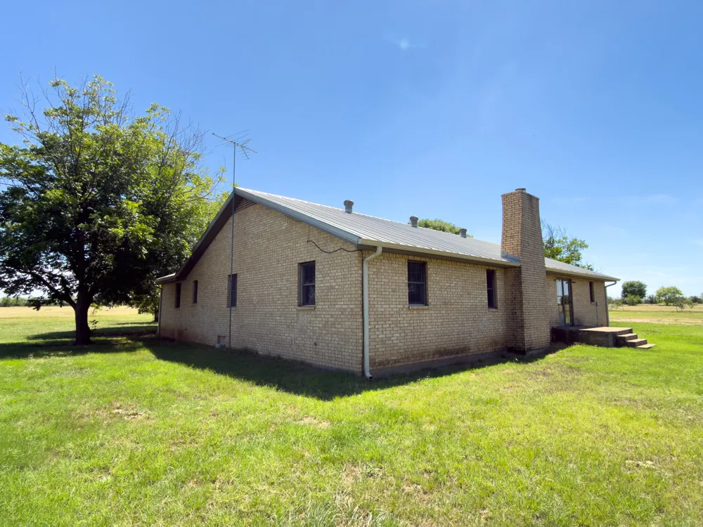 950 County Road 126 Moran, TX 76464