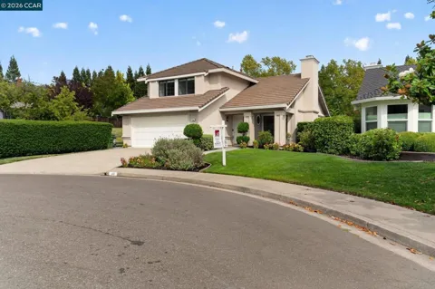 40 Saint Tropez Ct