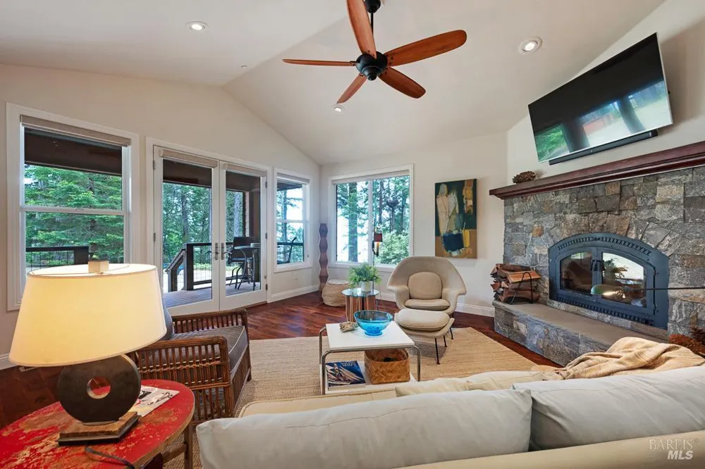 22130 Umland Circle Jenner, CA 95450