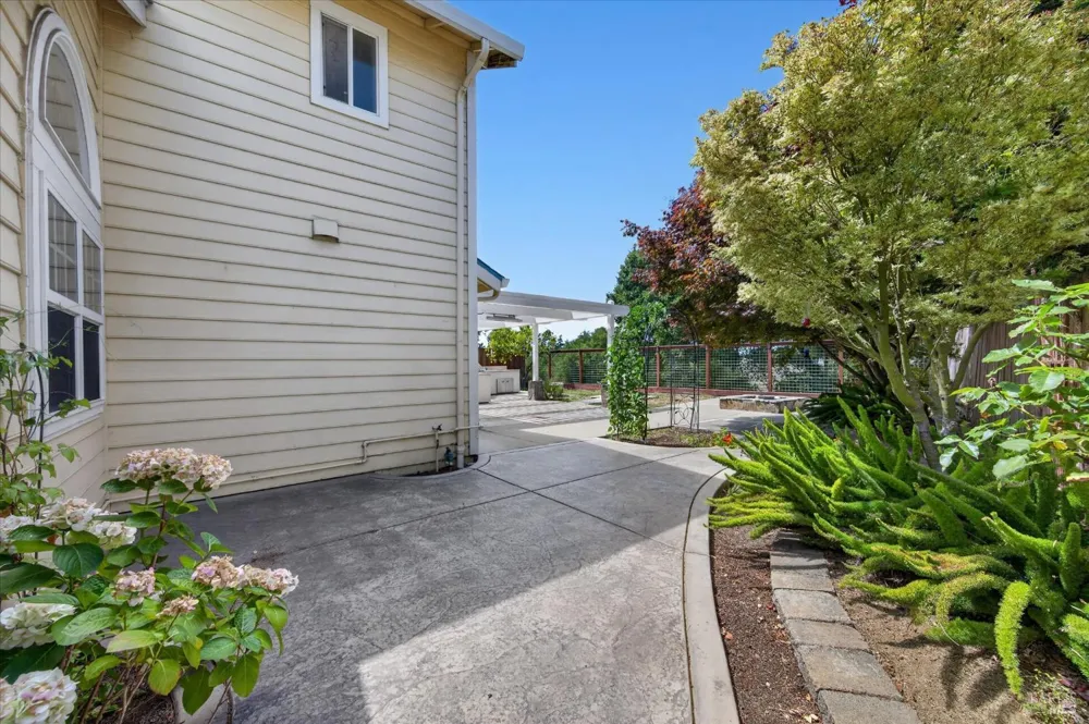 136 Crownpointe Drive Vallejo, CA 94591
