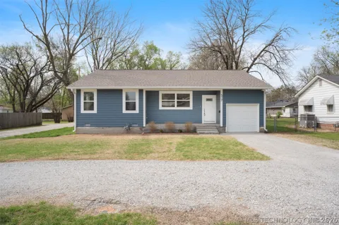 517 W Clyde Avenue