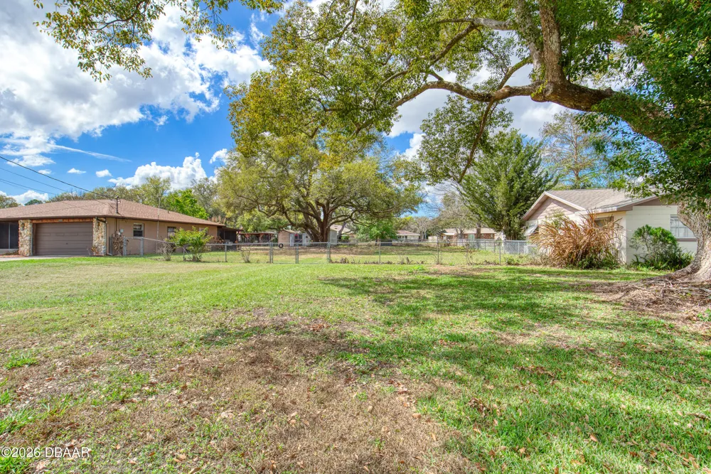 Lois Drive Tavares, FL 32778