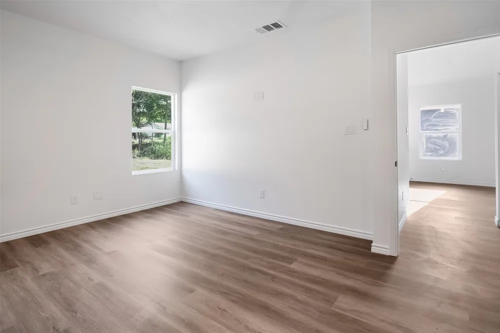 211 W Elm Street Whitewright, TX 75491