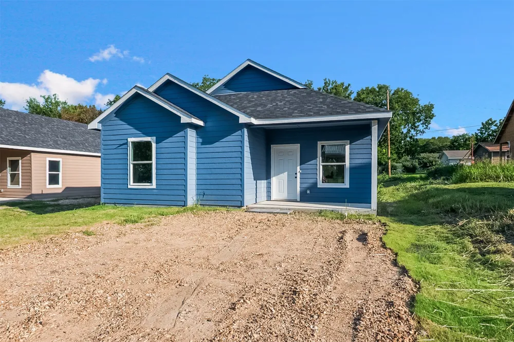 211 W Elm Street Whitewright, TX 75491
