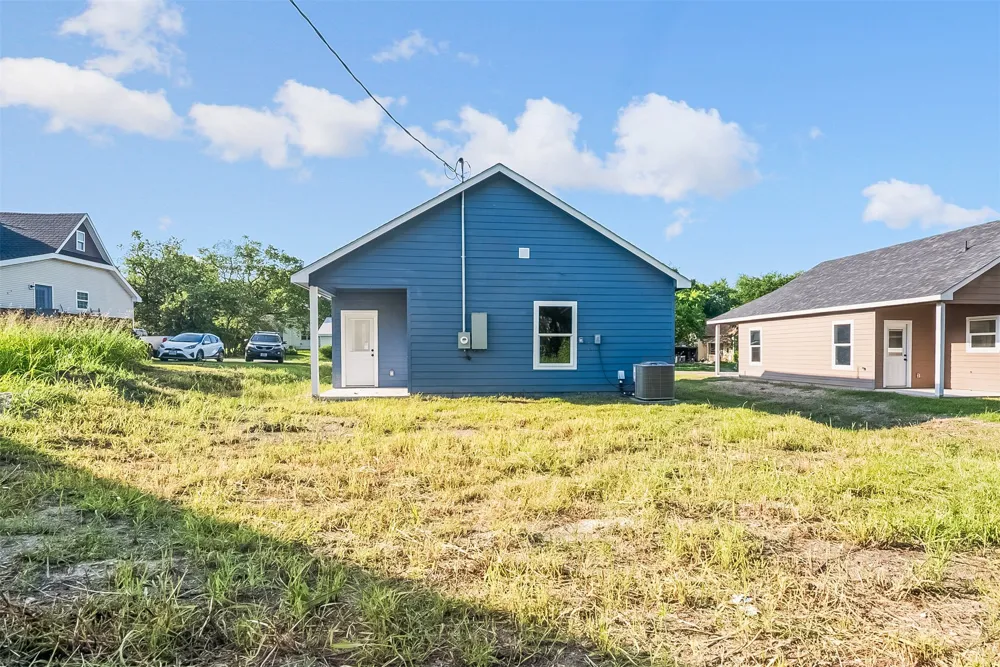 211 W Elm Street Whitewright, TX 75491